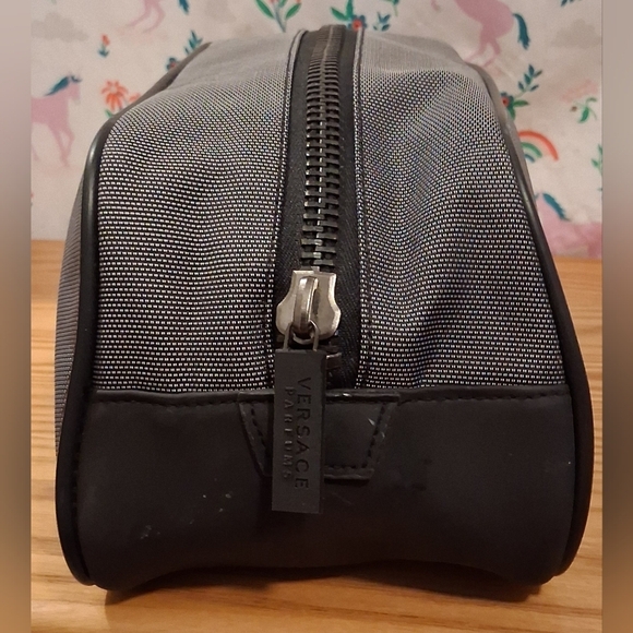 EUC Versace Parfums Black & Grey Nylon Travel Toiletry Makeup Cosmetic Pouch Bag - Picture 6 of 10